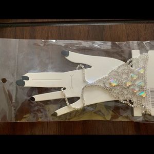 Hand jewelry
